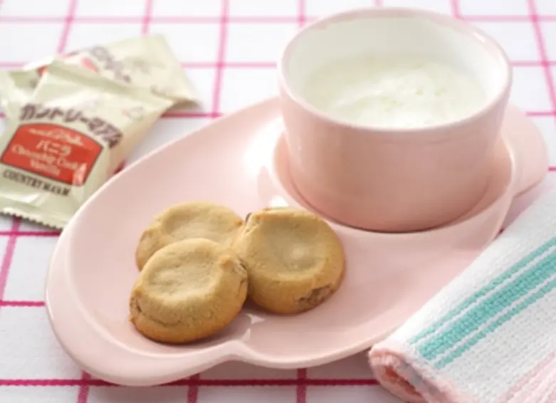 Warmed Country Ma’am cookies with hot milk