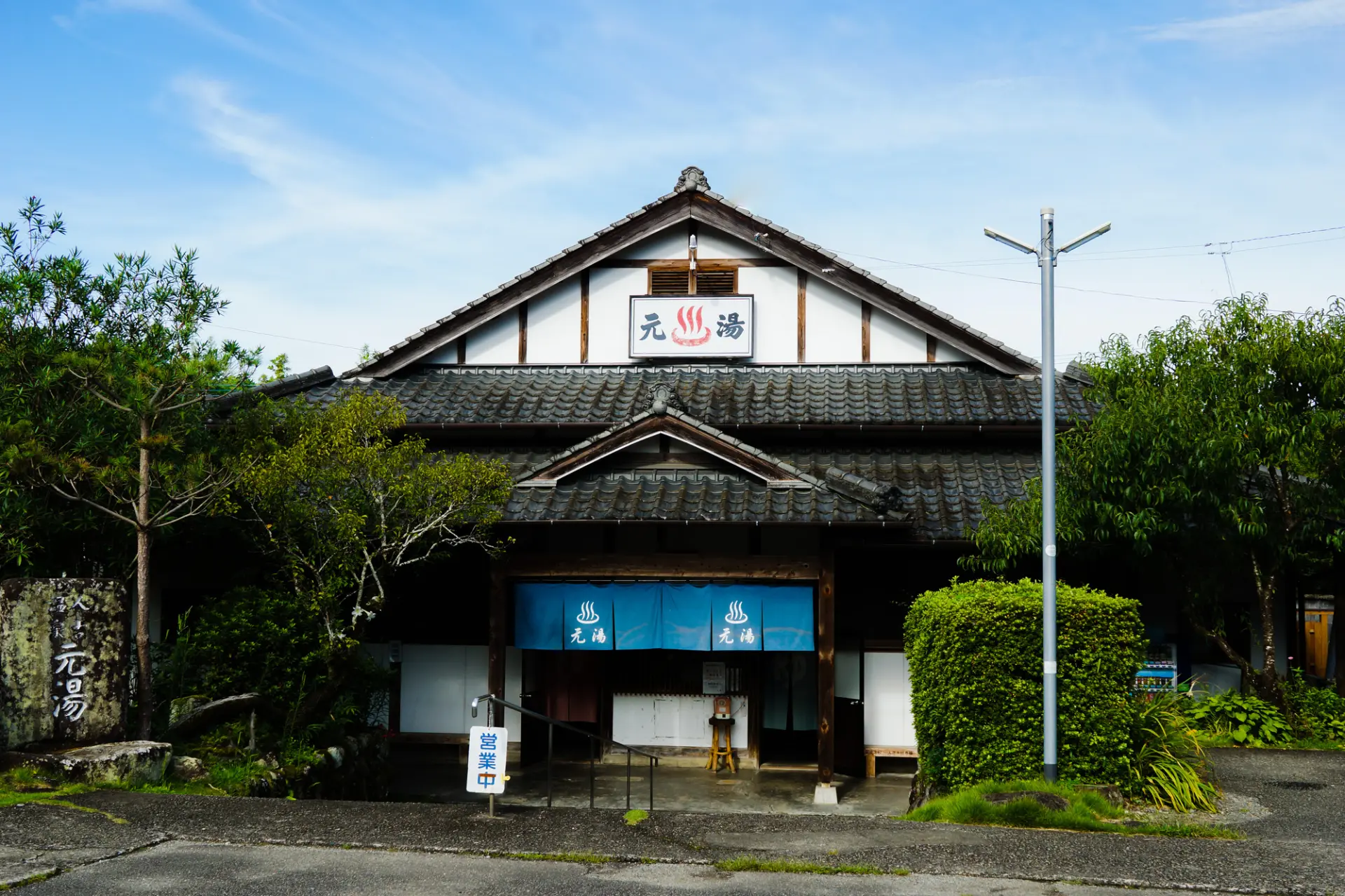 歴史情緒が残る人吉の町並みと人吉温泉
