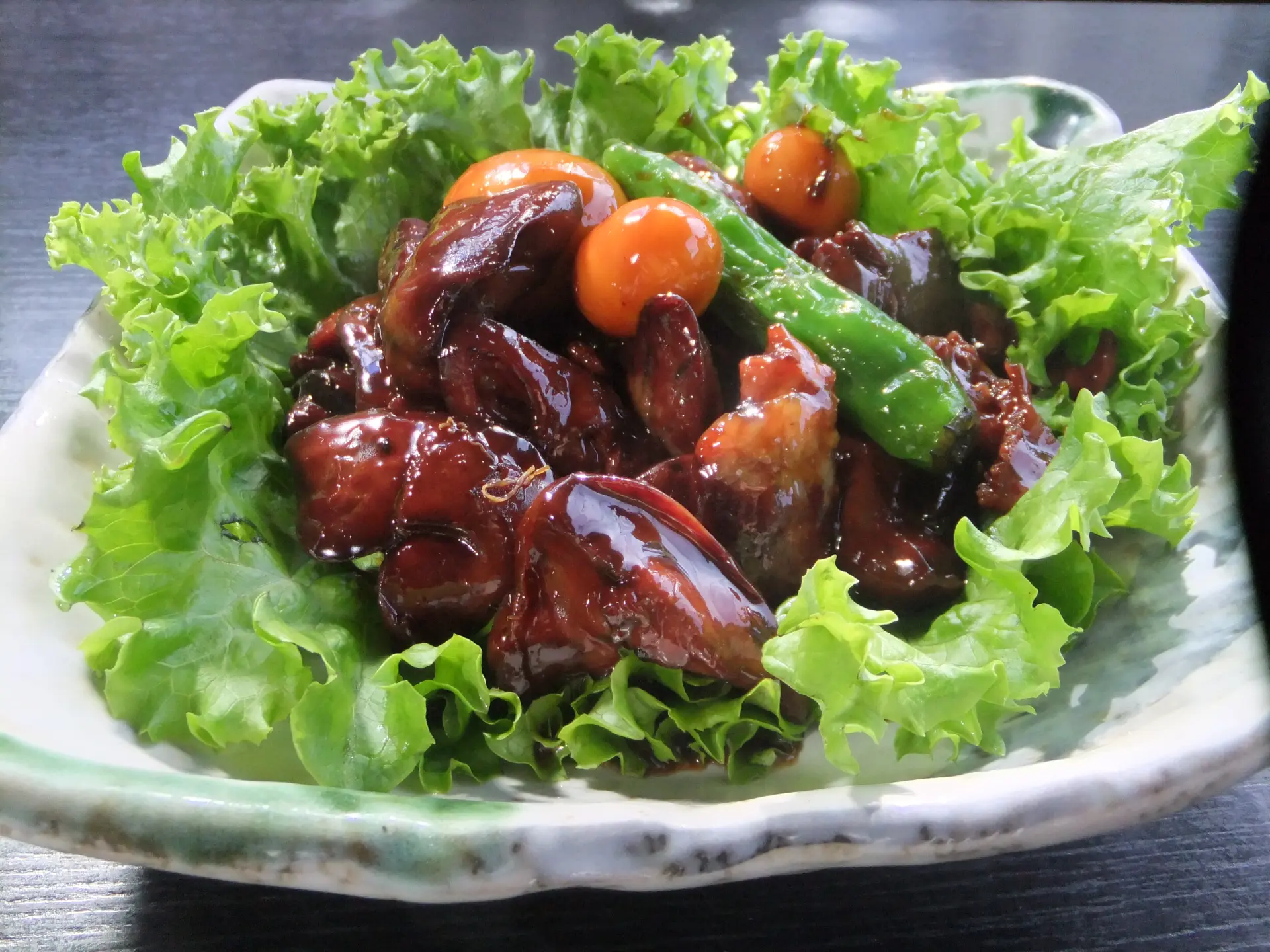 甘辛い味わいの、甲府名物「甲府鳥もつ煮」
