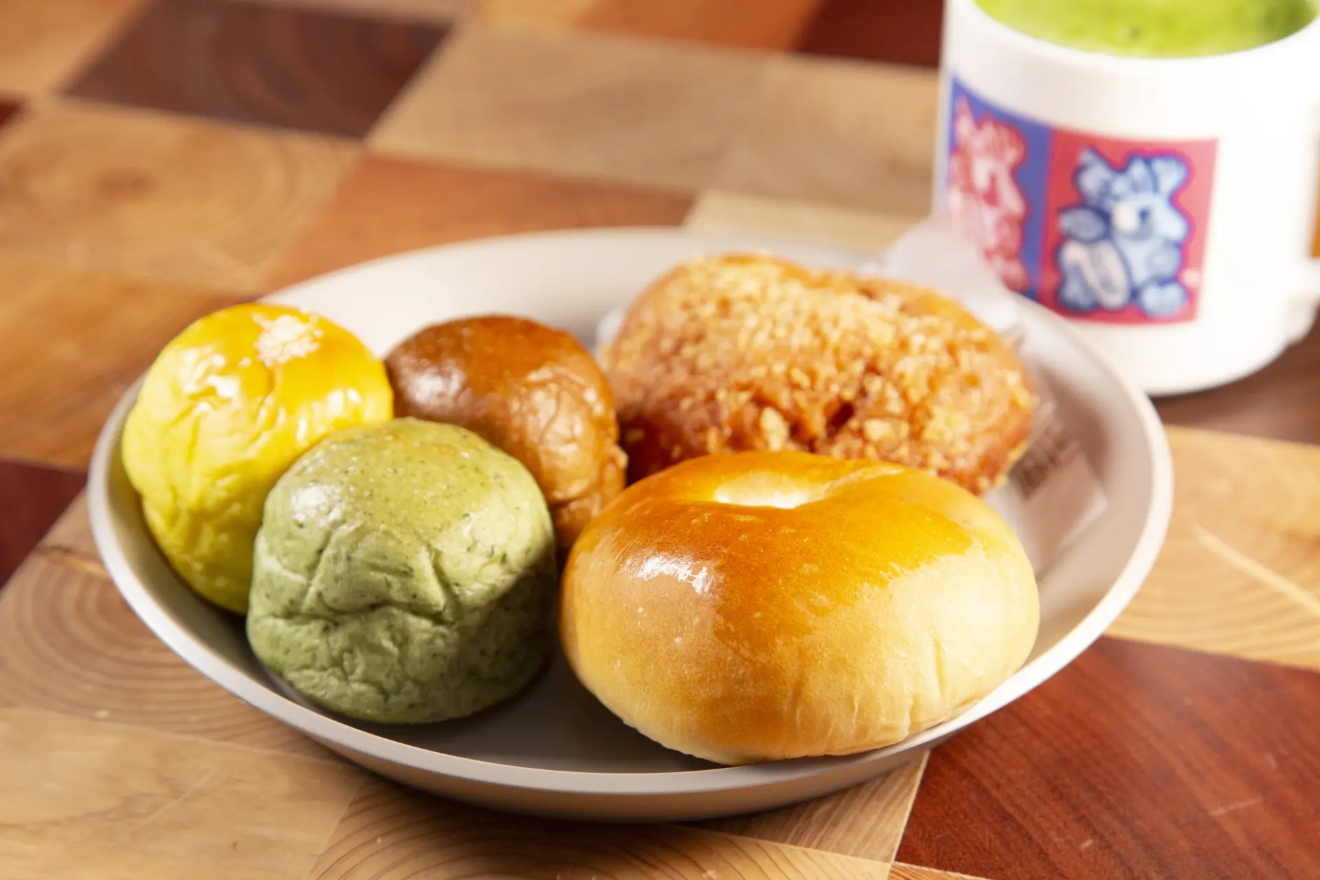 多彩なあんぱんや惣菜パンが味わえる