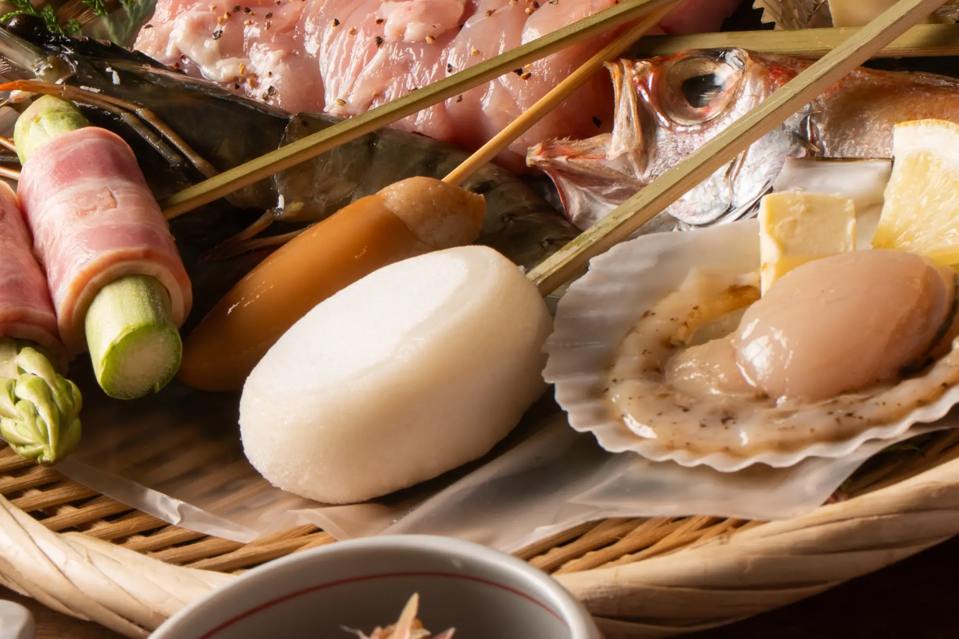 囲炉裏ならではの味わいが楽しめる名物「ごん助もち」