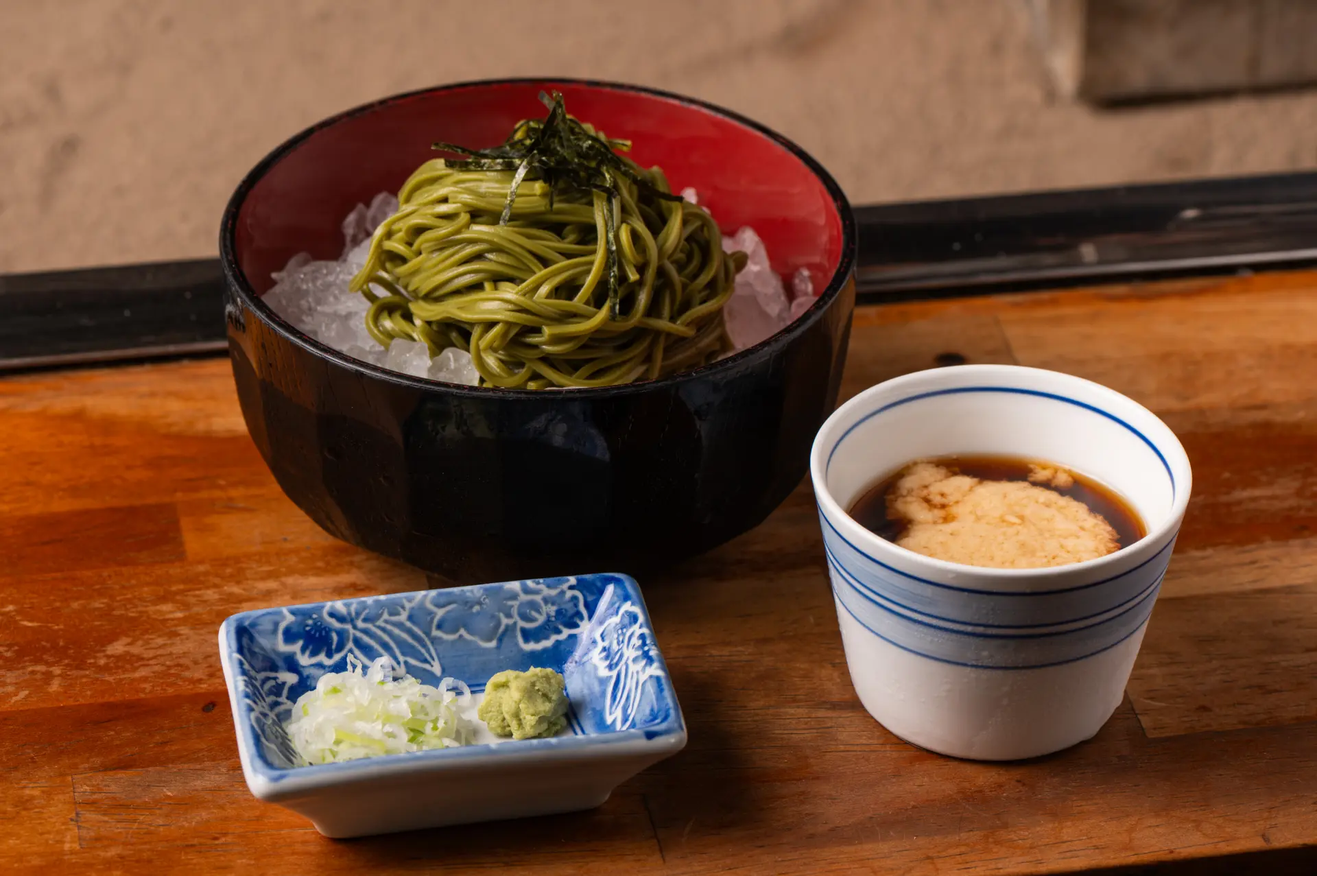 夏の締めに味わえる冷やしとろろそば
