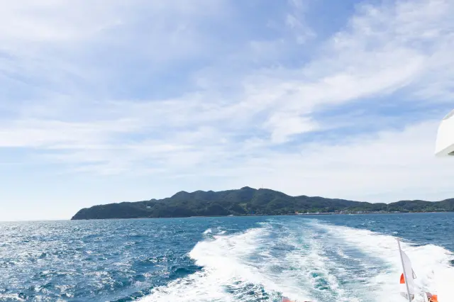 浮現於玄界灘上的「宗像大島」