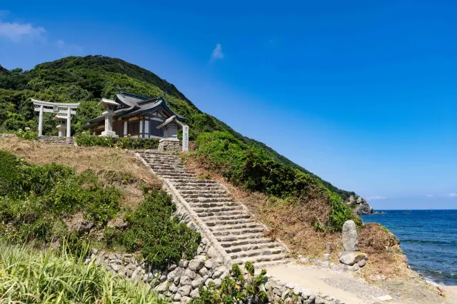 朝向沖之島建立的世界遺產構成資產「沖津宮遙拜所」