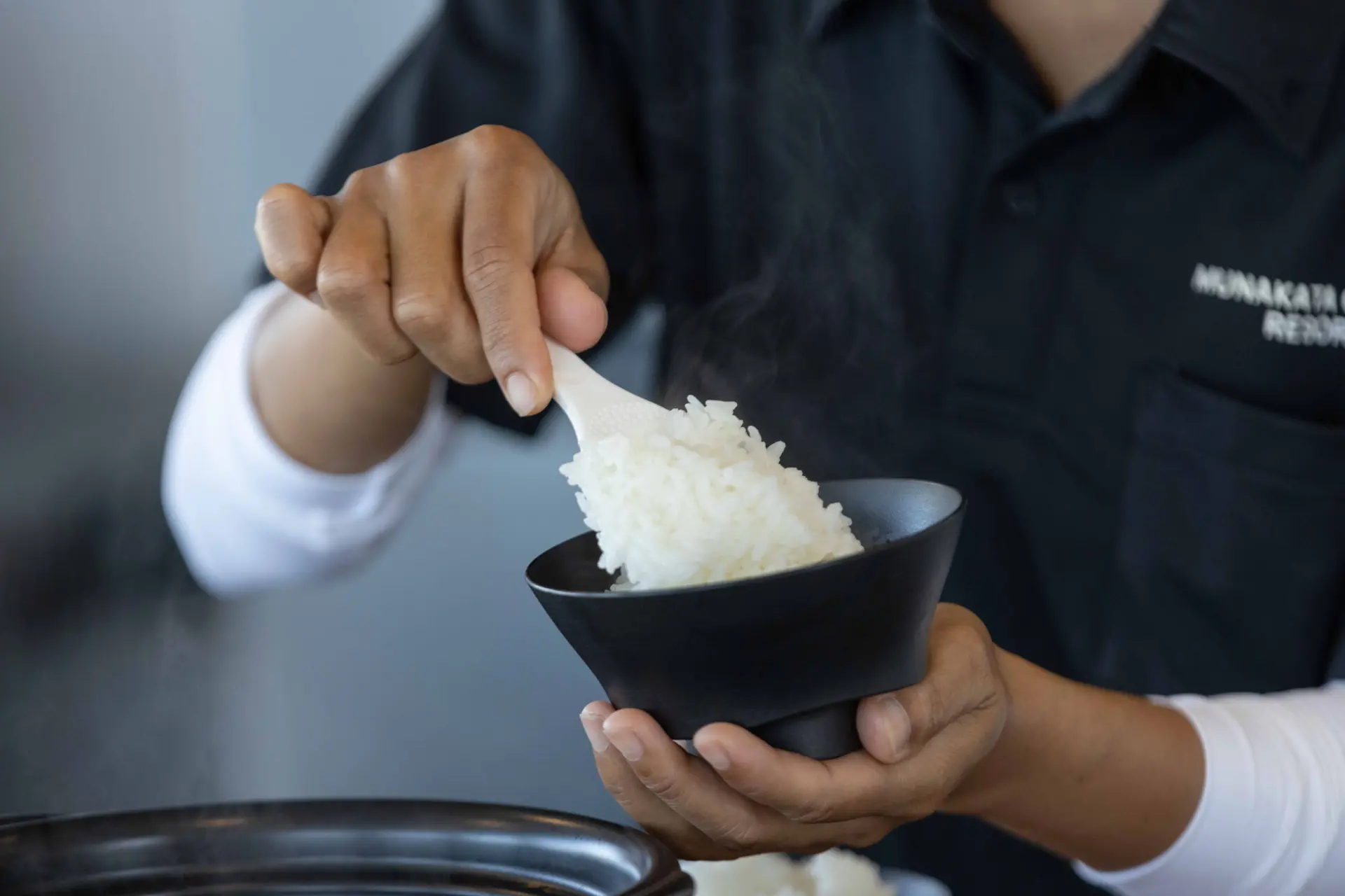 土鍋炊煮的米飯可自由續碗