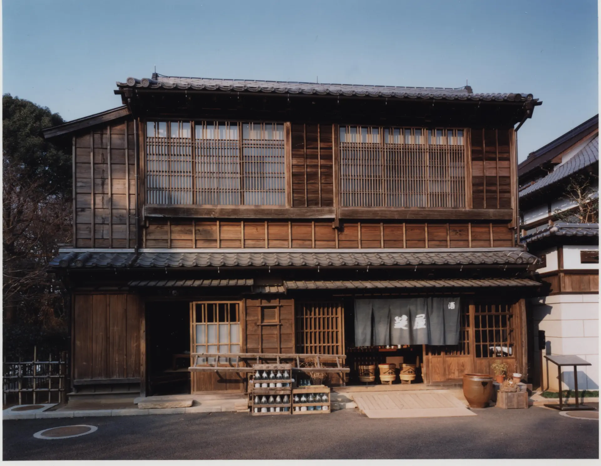 江戸時代に建てられた、木造の建物「鍵屋」