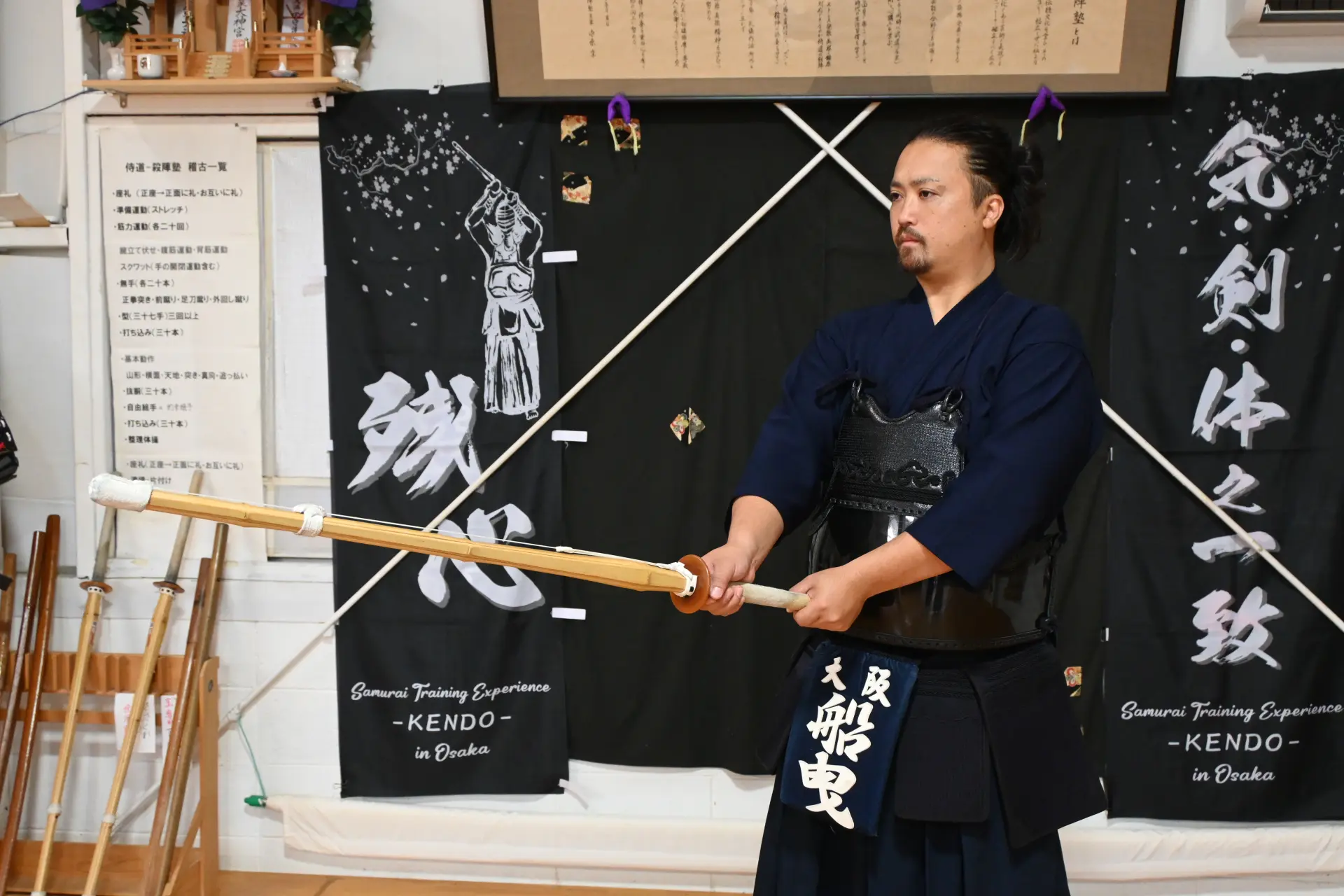 右手右足前の中段の構え