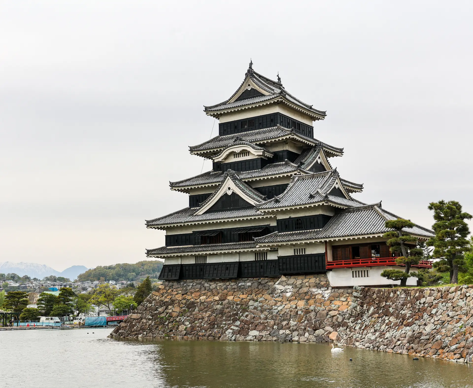 日本を代表する国宝の名城「松本城」