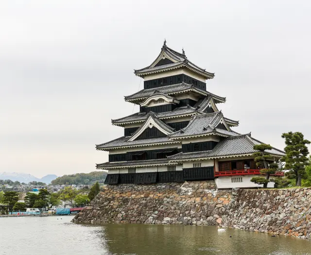 日本を代表する国宝の名城「松本城」
