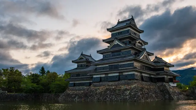 幾多の時代を越えてその姿を伝える「松本城」