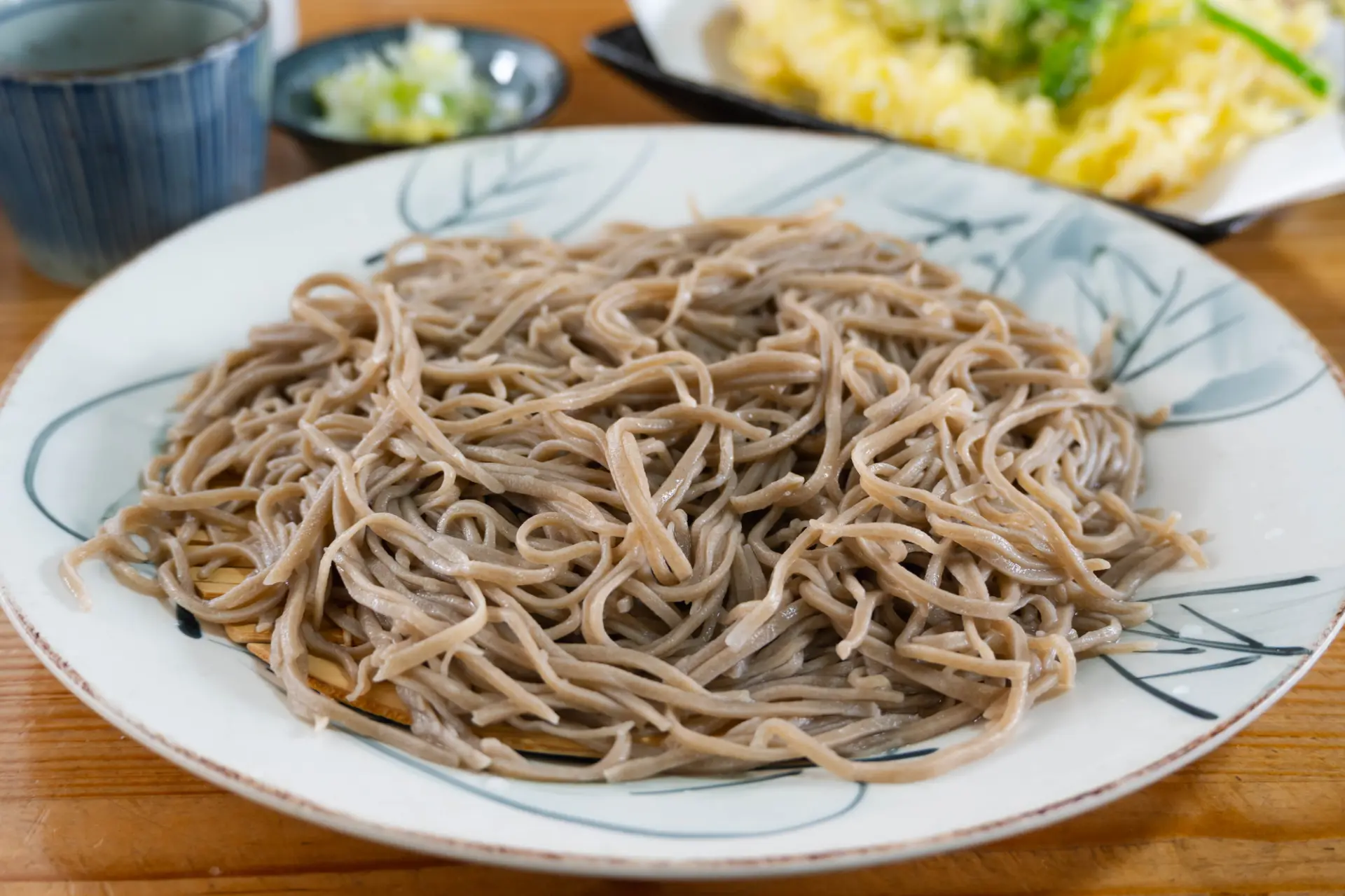 豊かな香りが広がる、打ち立ての本格十割信州そば