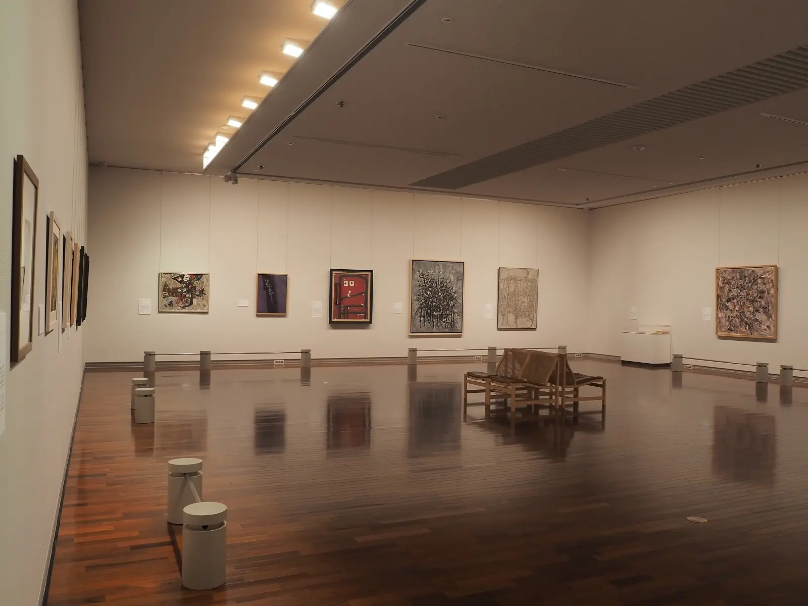 書家・上條信山や洋画家･田村一男ら、館蔵作品を展示する「コレクション展示室」