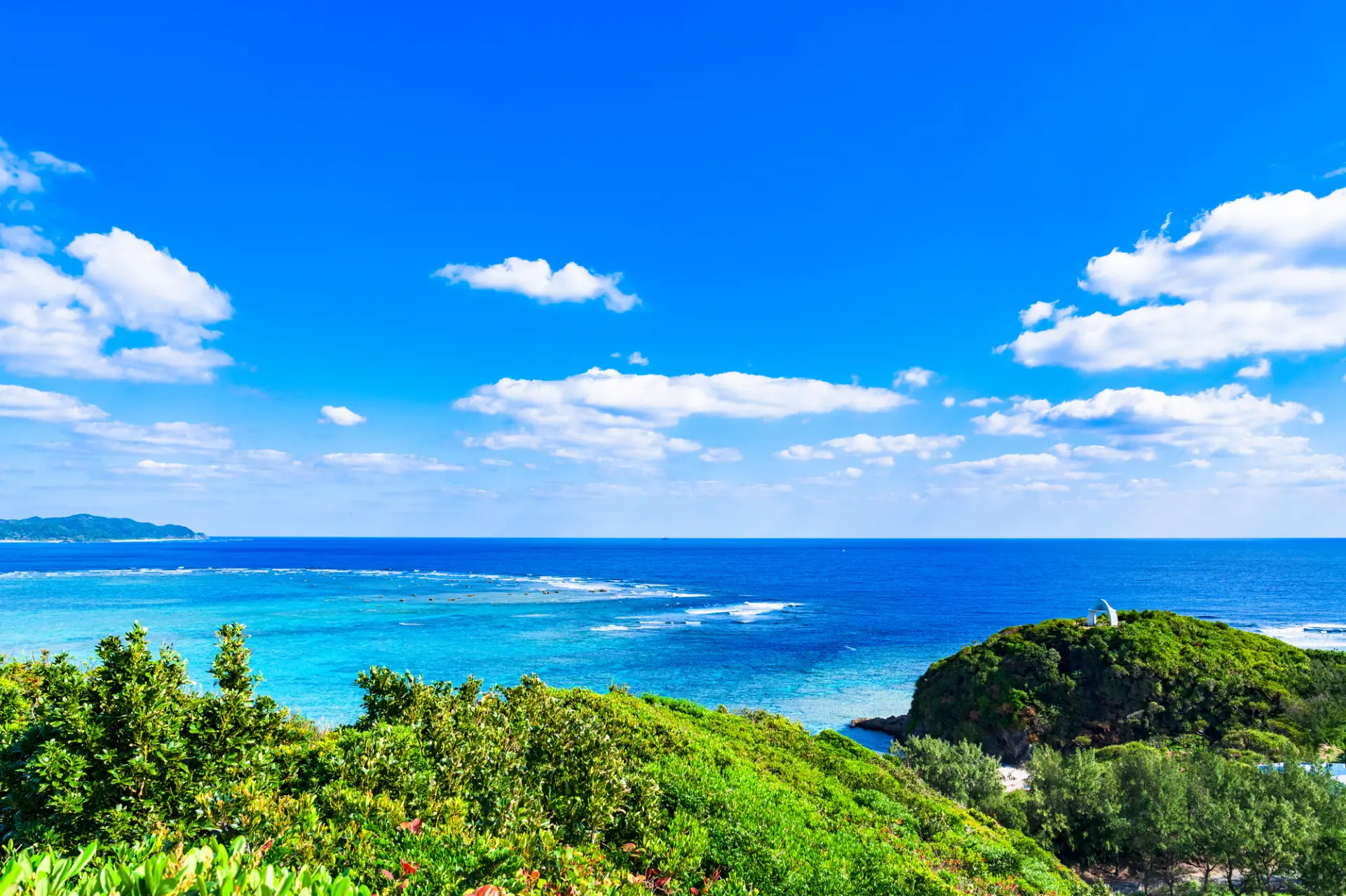 青い海と空が広がる「あやまる岬」の絶景パノラマ