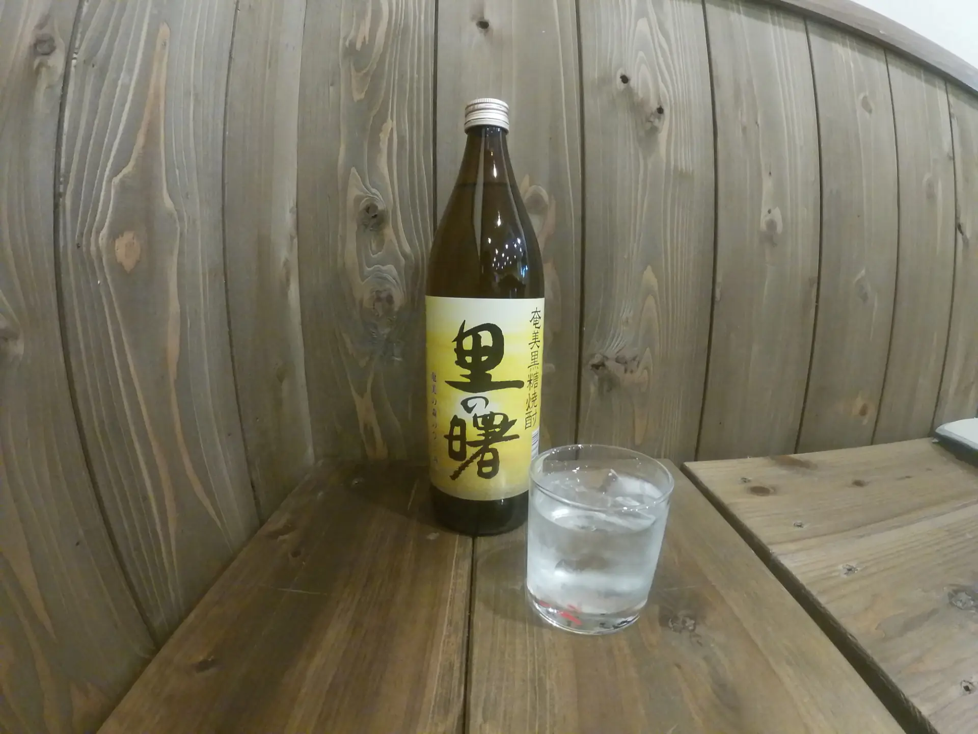 奄美を代表する黒糖焼酎「里の曙」
