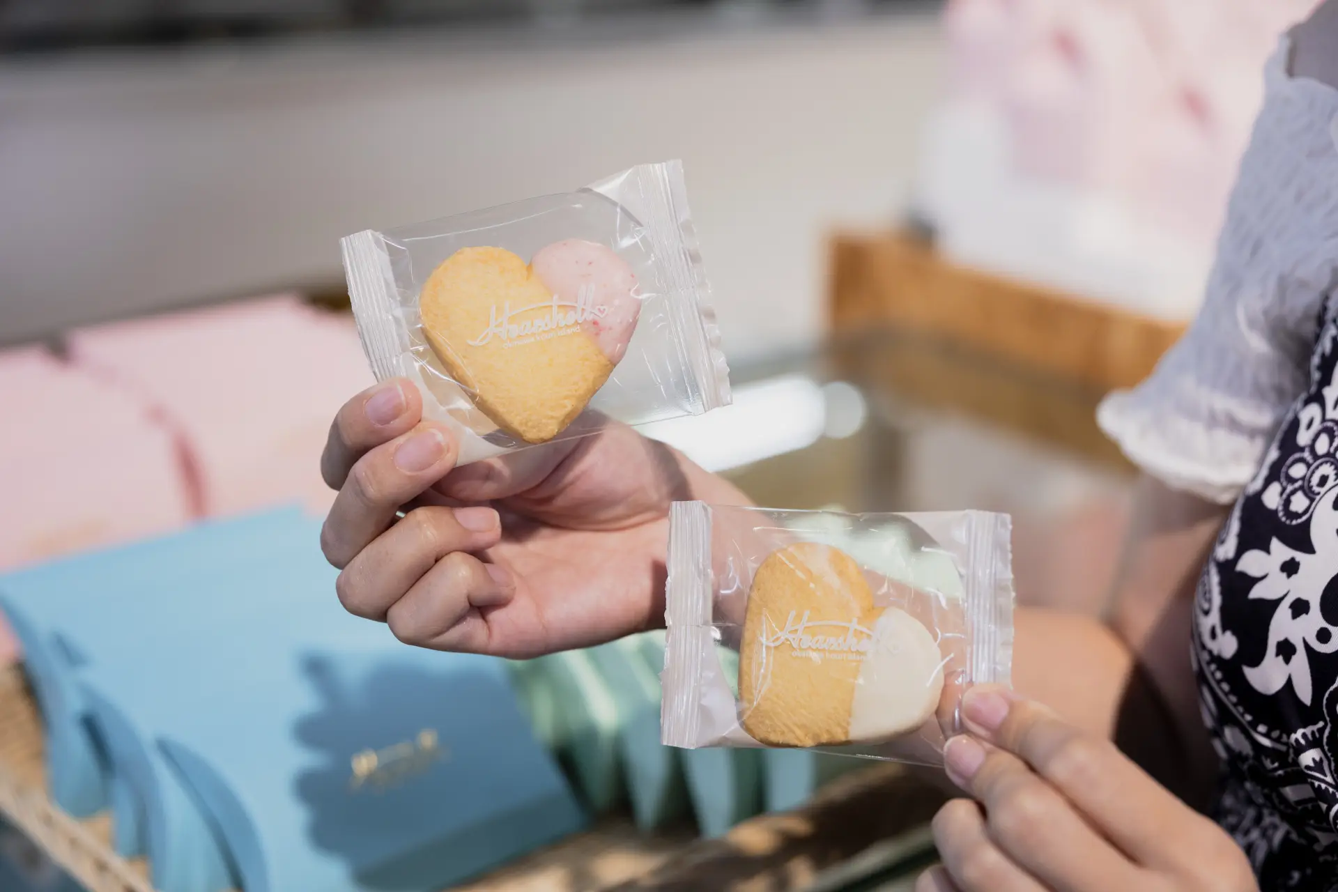 Hearshell heart-shaped cookies, a fitting souvenir from “Love Island”