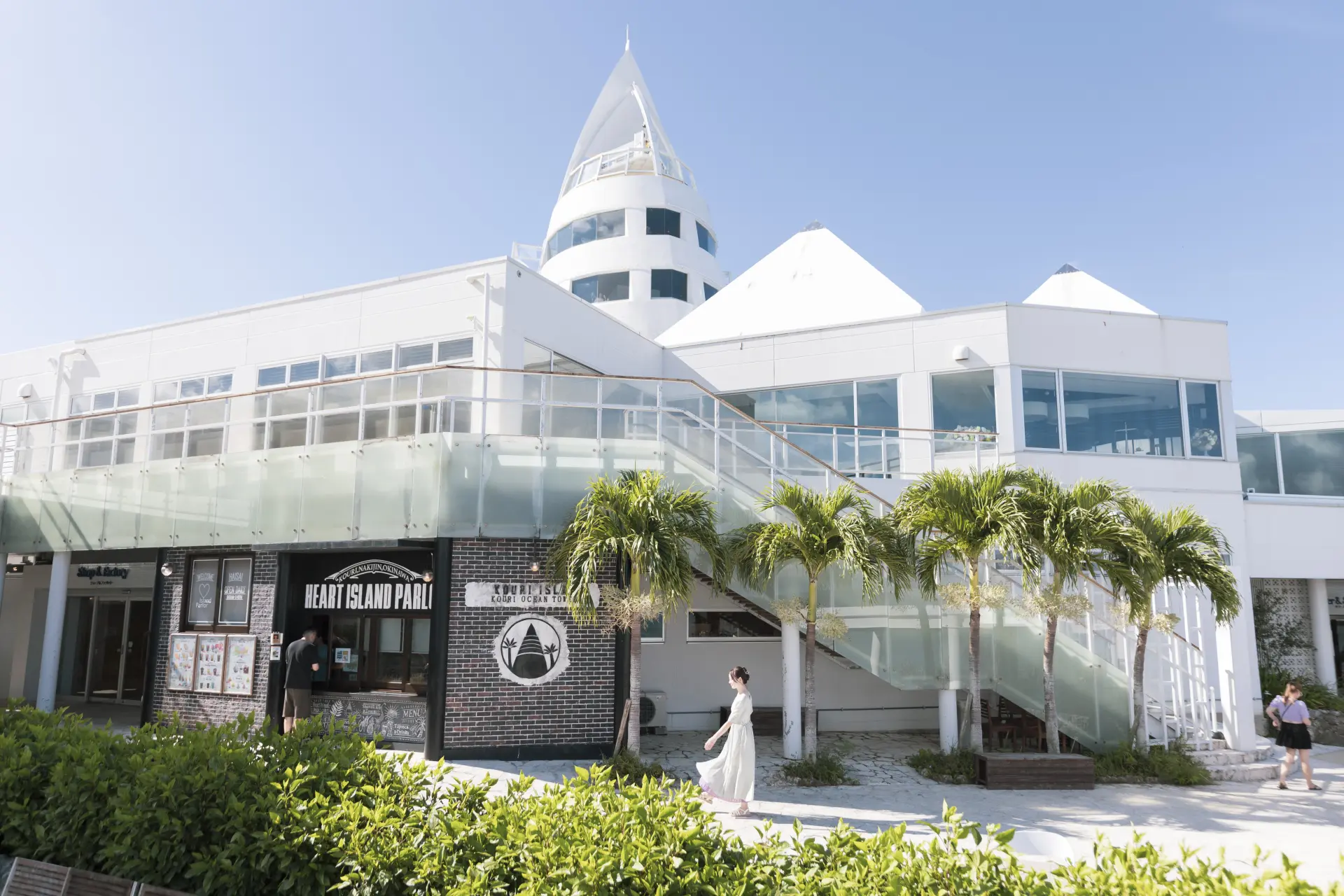 Make the most of your time on the approximately 9,900-square-meter grounds