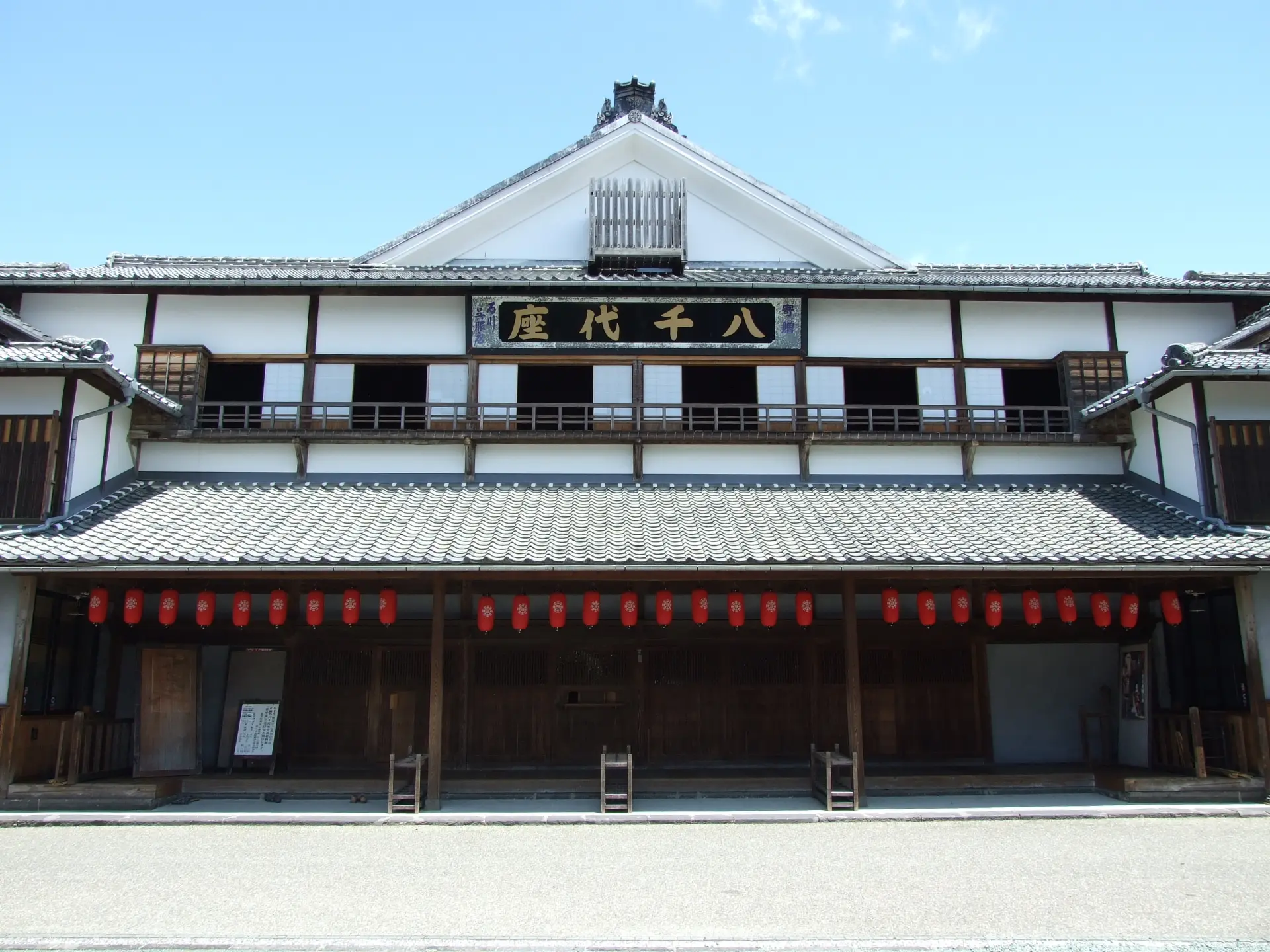国の重要文化財に指定される、1910年創建の芝居小屋