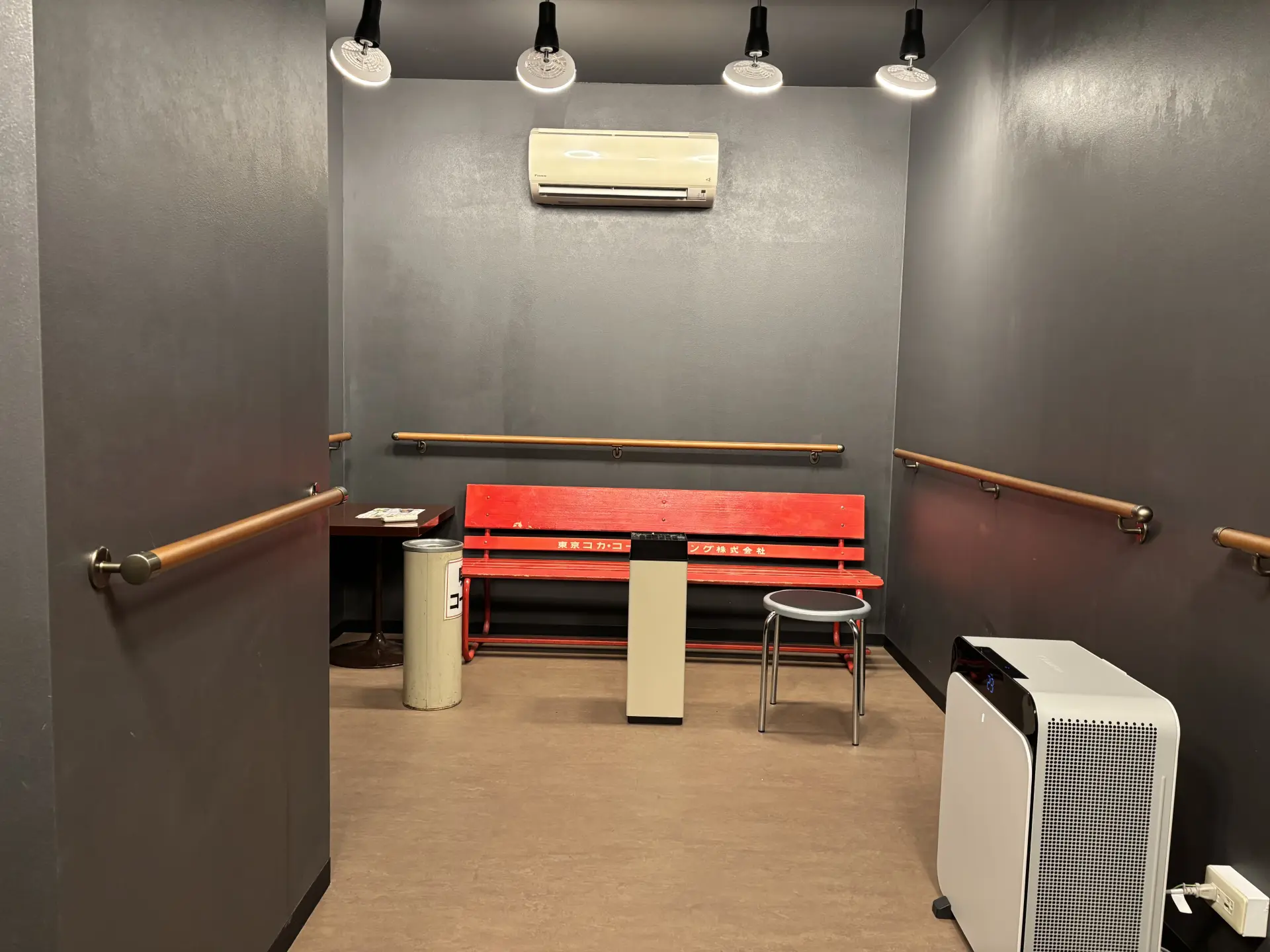 A spacious smoking room with benches