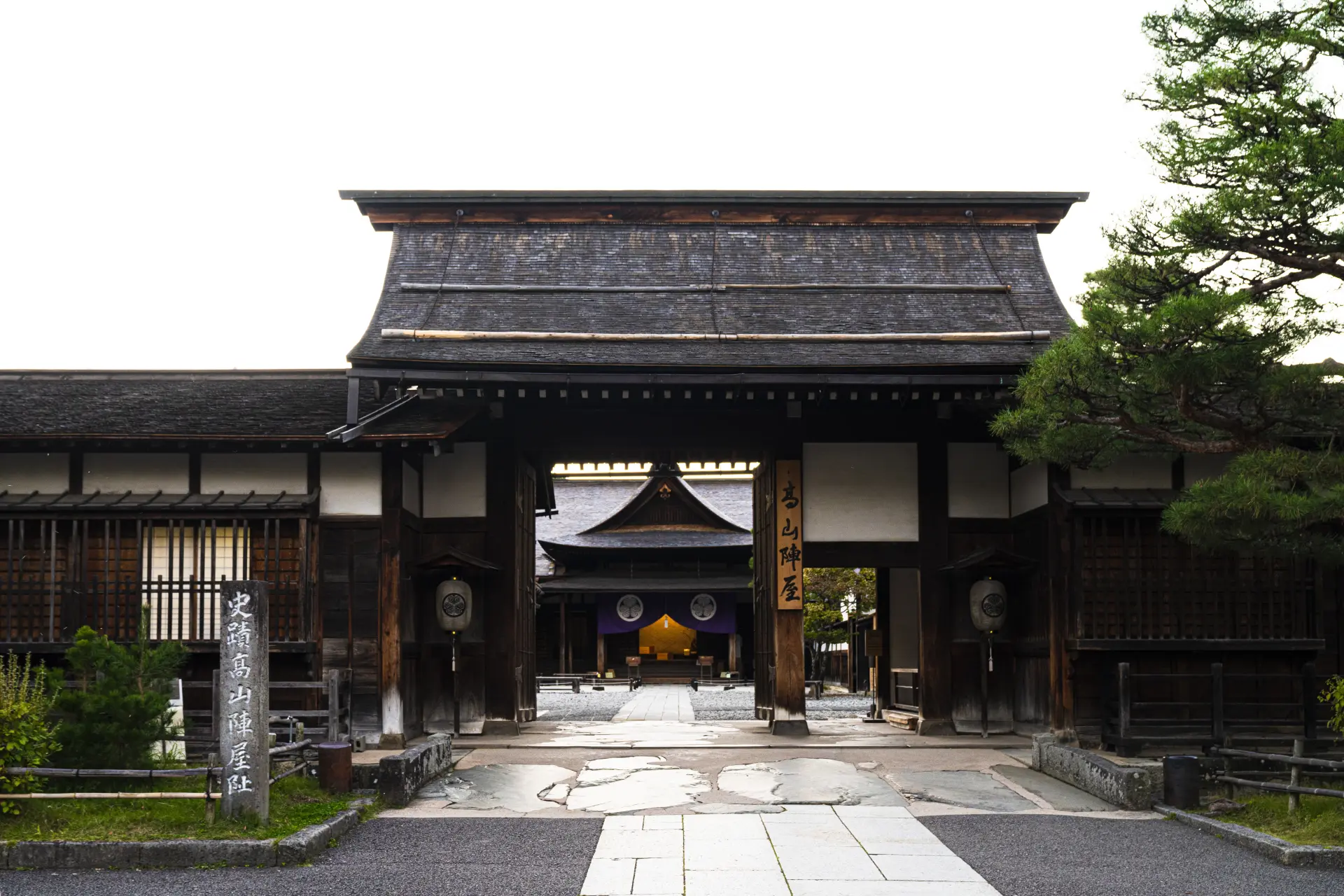 表門は江戸時代から現存する遺構のひとつ