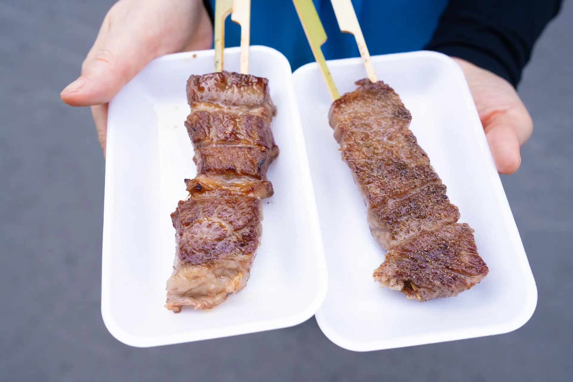 霜降りの甘さと赤身のコクが両立した名物「飛騨牛ステーキ串」
