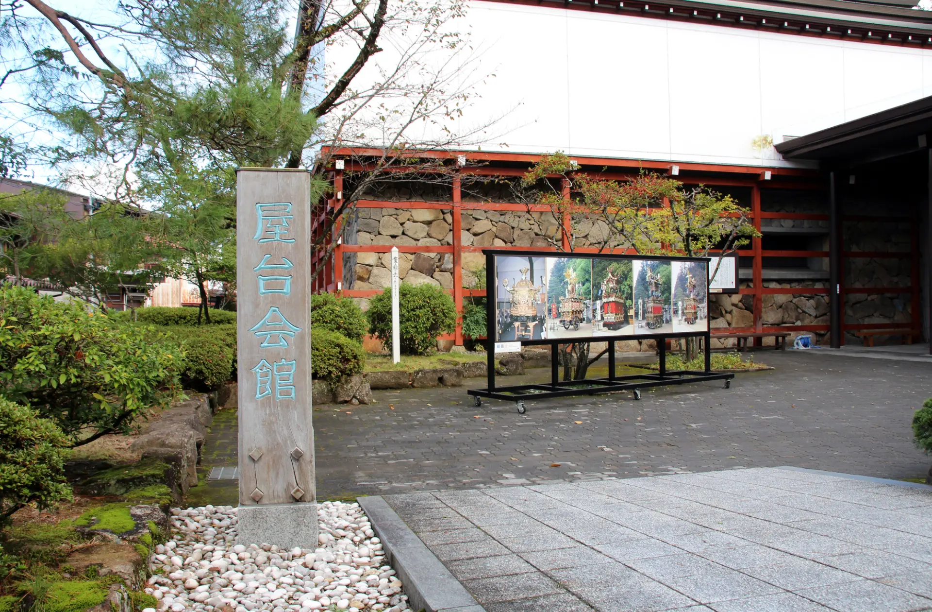 高山祭で使用される実物の屋台を展示する「高山祭屋台会館」