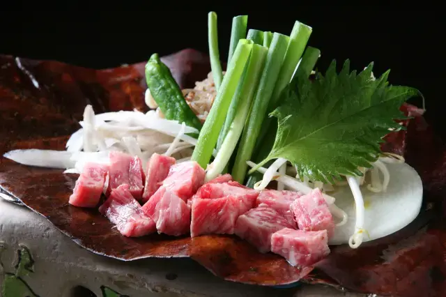 飛騨名物「朴葉みそステーキ」