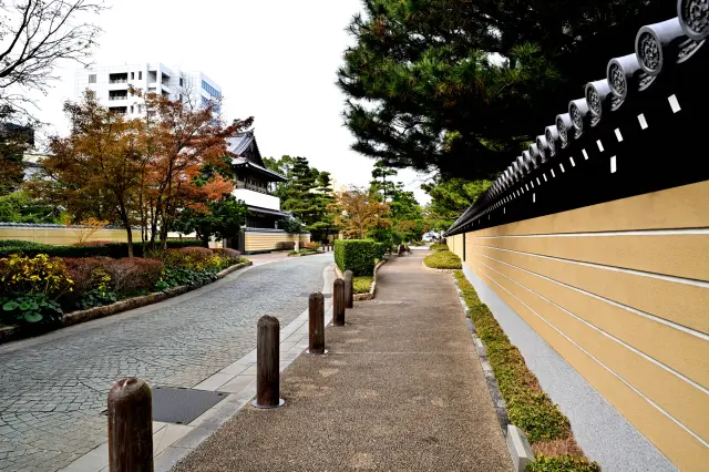 Trace Hakata's history as you walk through streets dotted with temples, shrines, and traditional townhouses