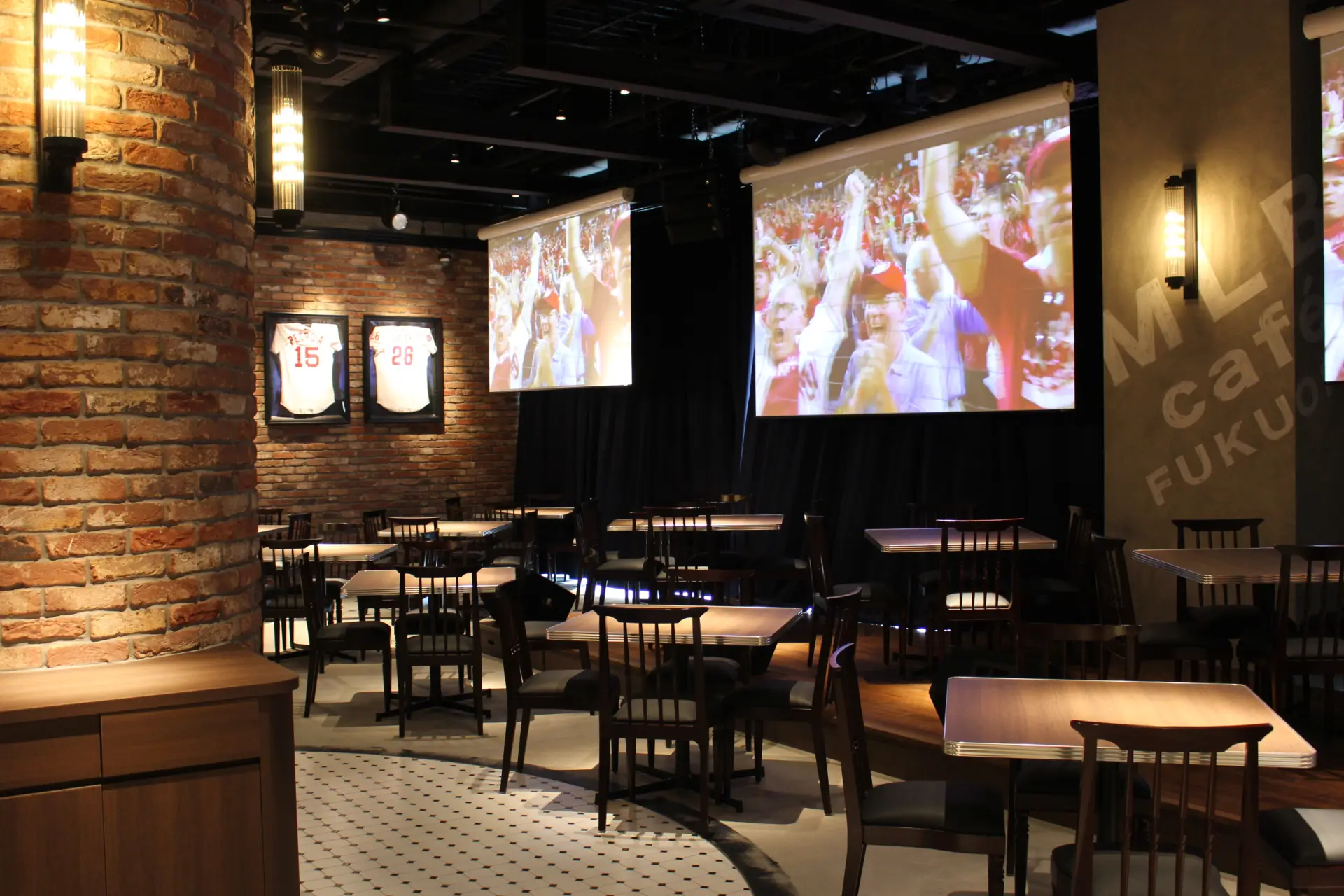 メジャーリーグの世界観に包まれながら食事を楽しめる「MLB café FUKUOKA」