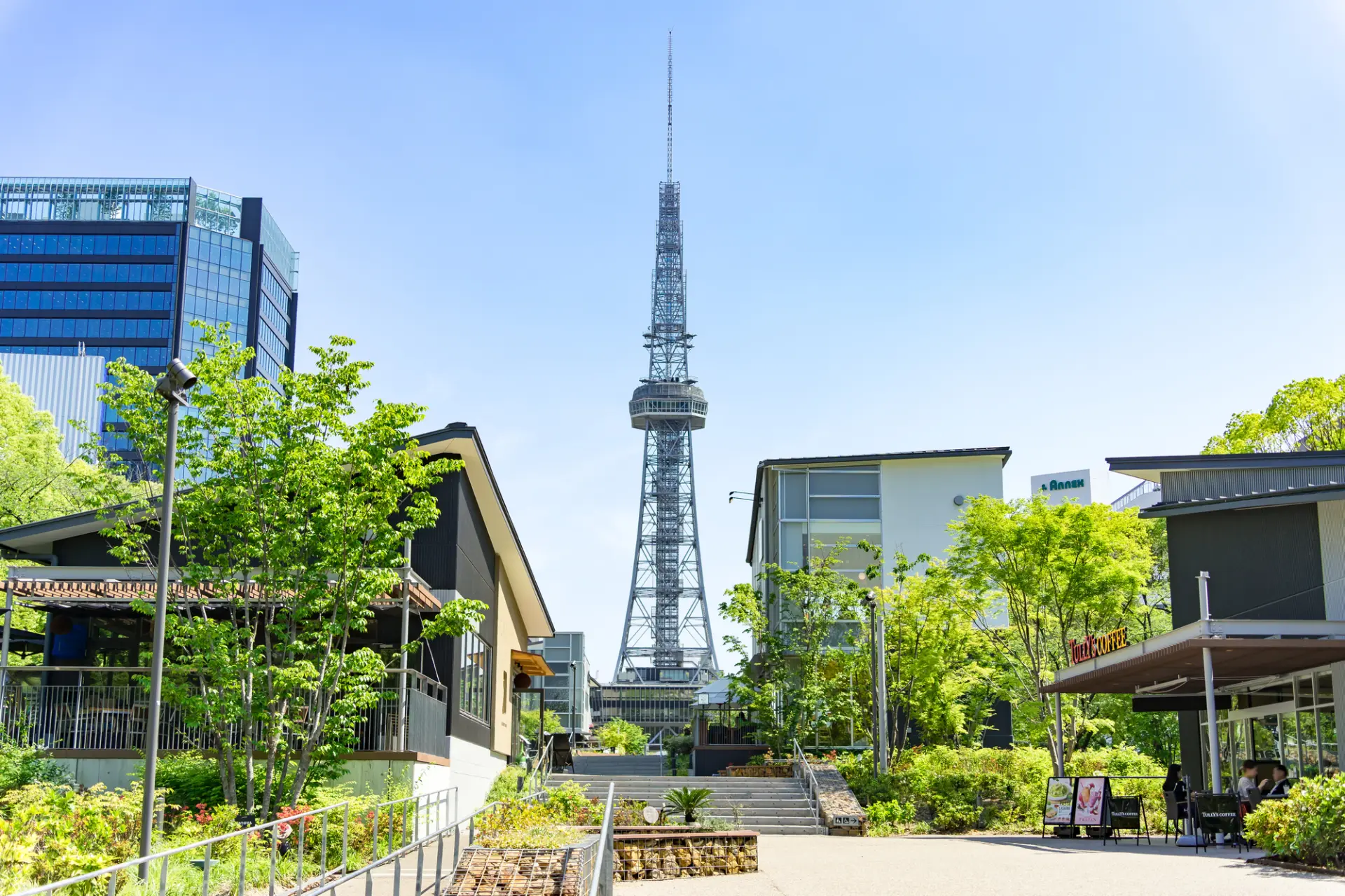 中部電力 MIRAI TOWERを望む、Hisaya-odori Parkの風景