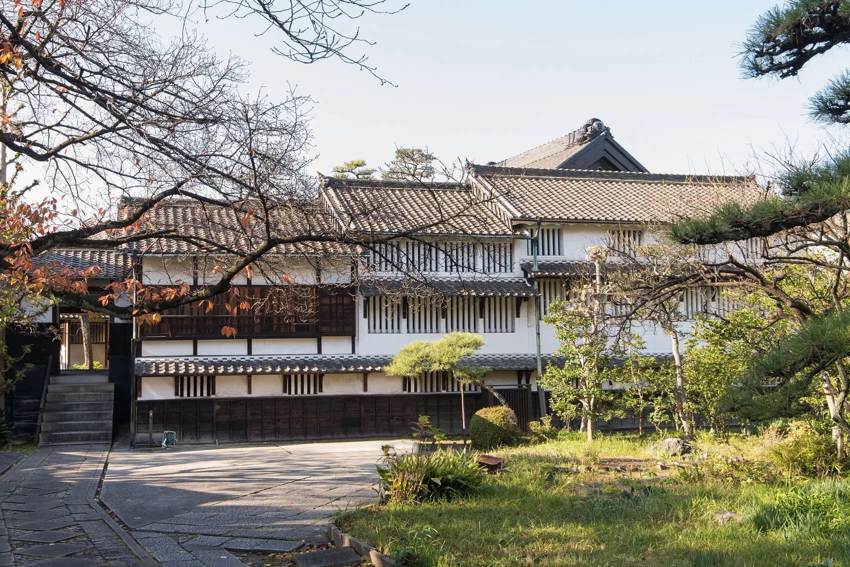 旧東海道沿いに残る、江戸時代の豪商・井桁屋の土蔵