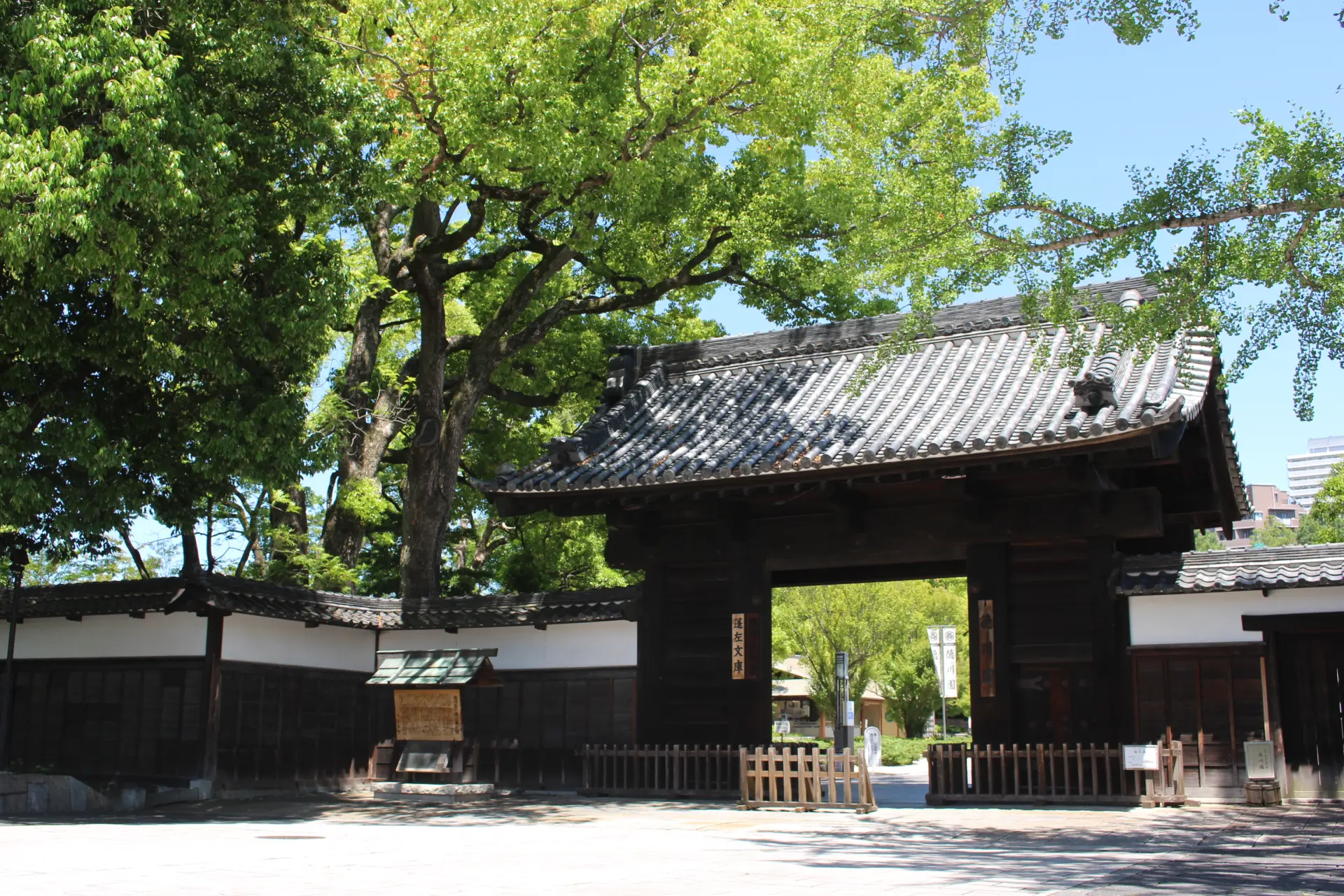 黒門は、1900年の建築当時の姿を今に伝えている
