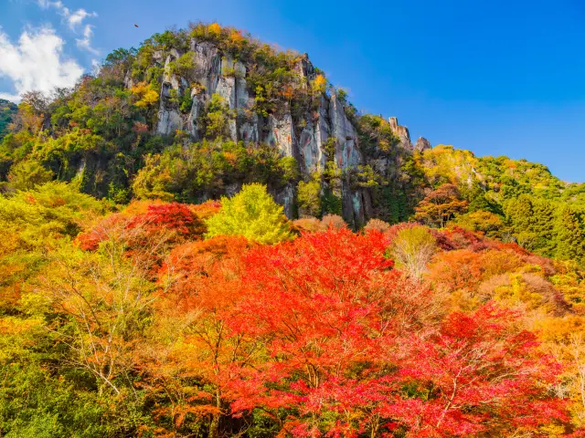 산수화 같은 절경이 펼쳐지는 단풍 명소 히토메핫케이