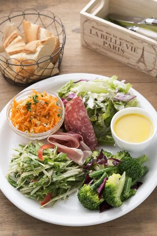 Omakase Healthy Deli Plate 1250 yen