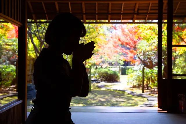 秋の風情漂う庭園に囲まれて一服