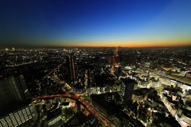 从瞭望台能欣赏到的夜景