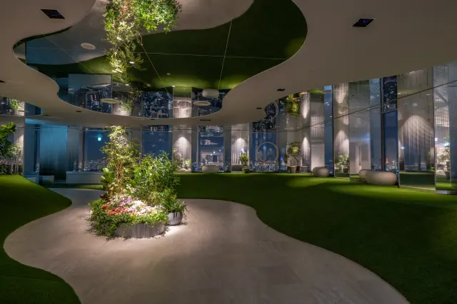 At night, Tenbou no Oka transforms into a chic, adult space