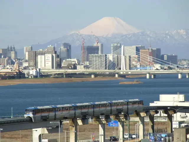 东京全景线（东京单轨电车）与富士山