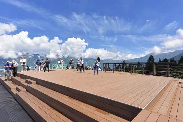 西穂高口駅屋上展望台「ALPSCAPE」