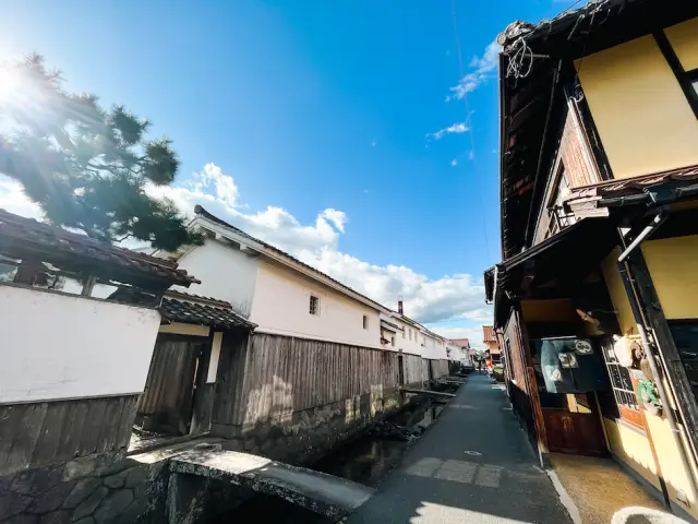 用一块石板搭建的石头桥