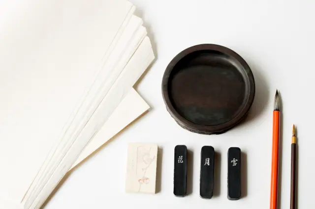 書道に欠かせない道具、和紙、墨、硯、筆（文房四宝）