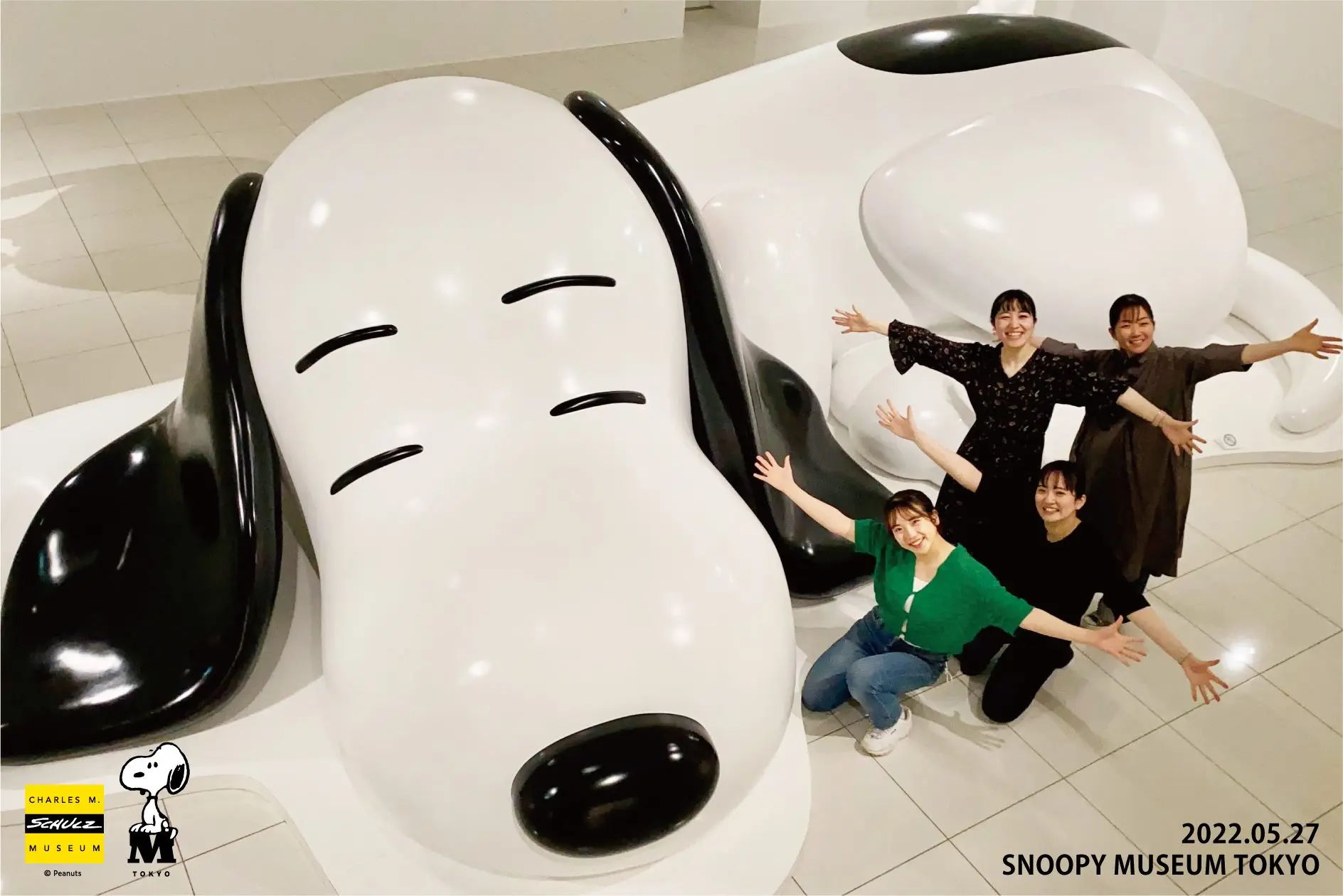 snoopy museum フーディー　Lサイズ PEANUTS - snoopy museum フーディー Lサイズの通販 by
