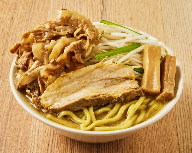 「花道庵」的招牌味噌拉麵，看似隨處可見的拉麵，卻是獨一無二的美味
