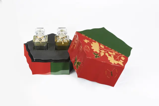 为日本限定香水打造的独一无二特别香水盒，由人间国宝亲手制作