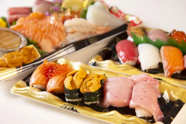 気軽に食べ比べできるパック寿司・刺身