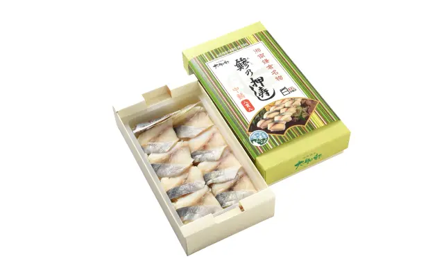 鰺魚押壽司(含稅1,200日圓)
採用傳統醋腌製法的鰺魚押壽司