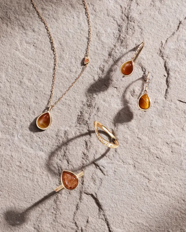 虎眼石与石英交相辉映,展现神秘光芒的精美珠宝