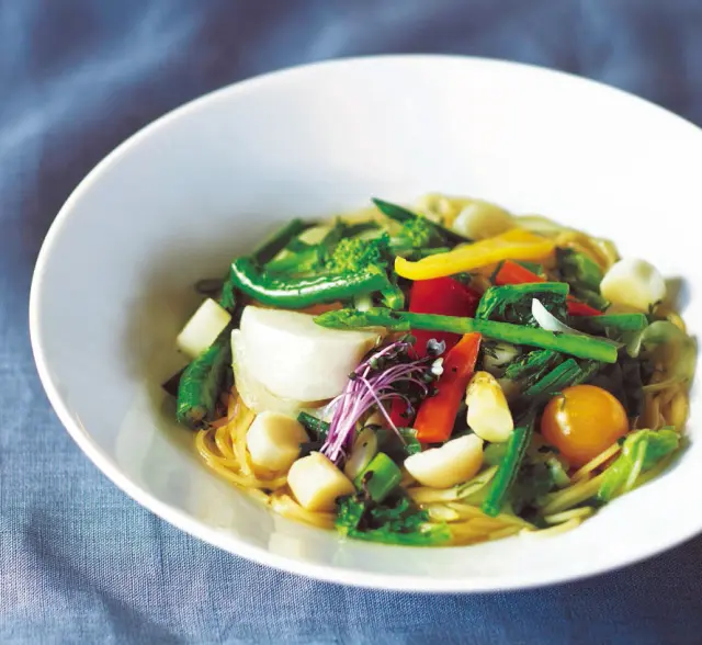 A spaghetti dish featuring 12 different vegetables.