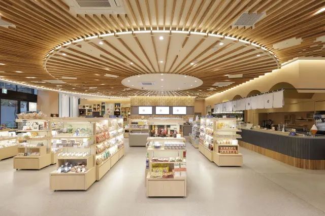 食品を中心に石川ならではの商品を多数取り揃え