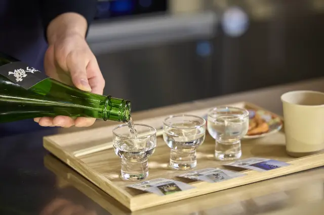 日本酒飲み比べセットは3種で1,000円とお値打ち