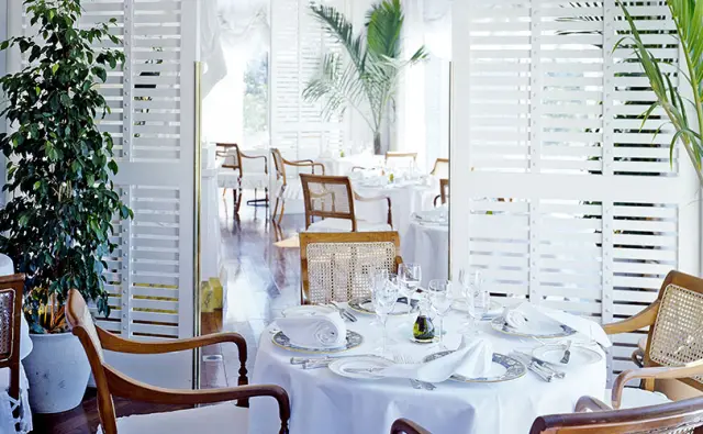 館內設有法式料理、日式料理等各種餐廳